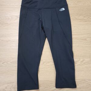 The North Face Women's Capri Crop Straight Leg Yoga Legging - Black Medium